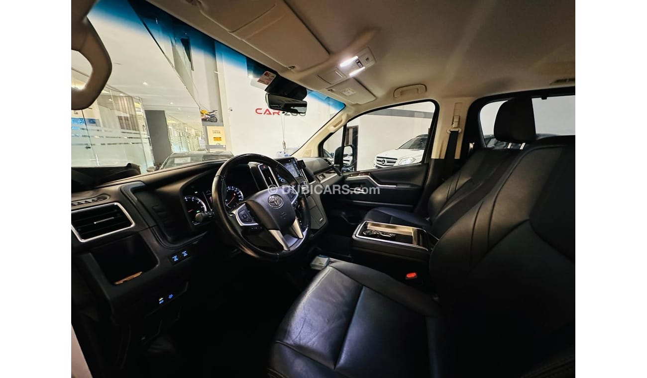 Toyota Granvia Premium