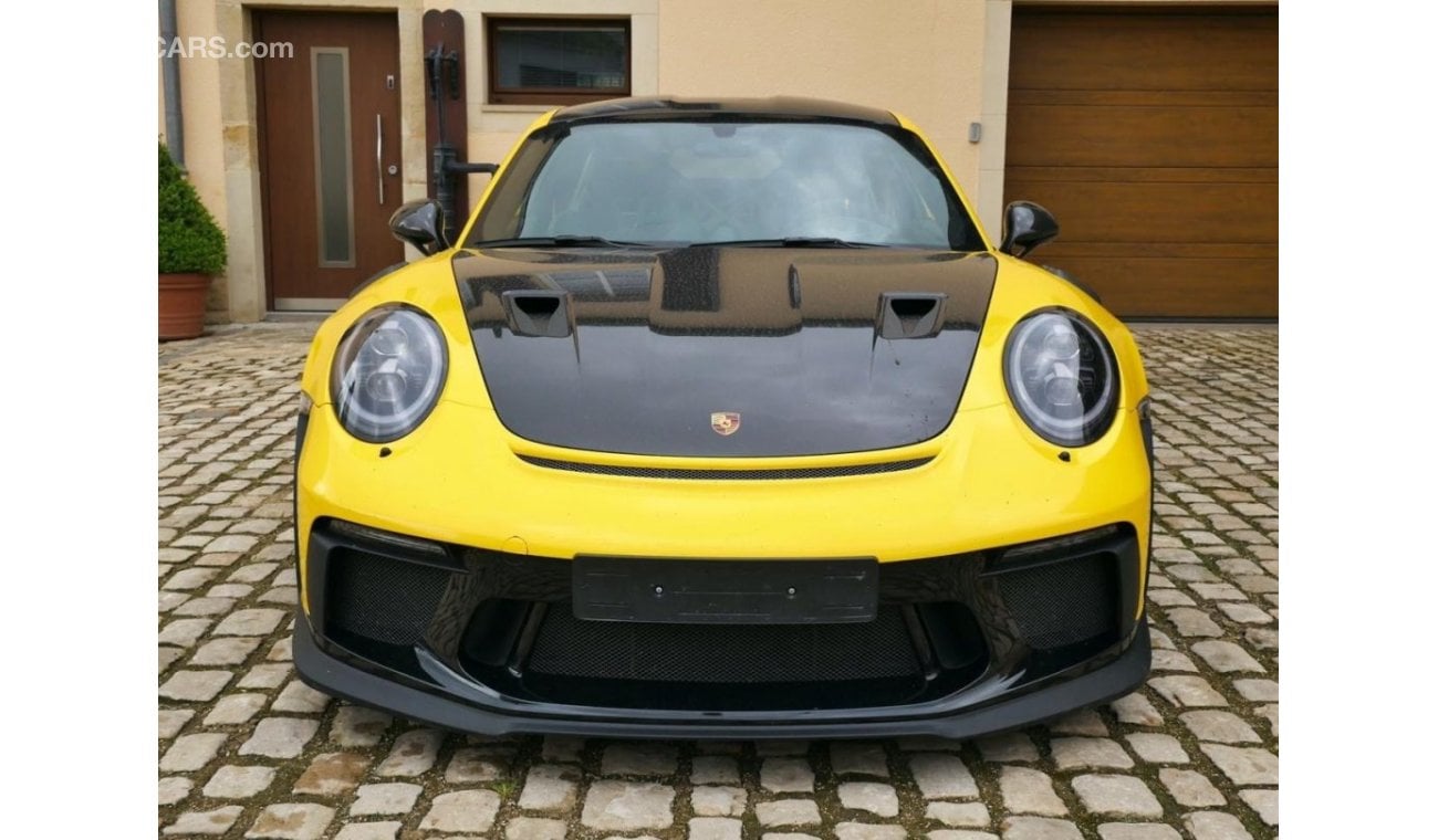 Porsche 911 2020 Porsche 911 GT3 RS European specs with only 26620km with a small damage in the left side of rea