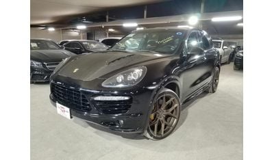 Porsche Cayenne Turbo 4.8L (500 HP) WITH MANSORY CARBON BONNET, MANSORY CARBON INTERIOR AND MORE..