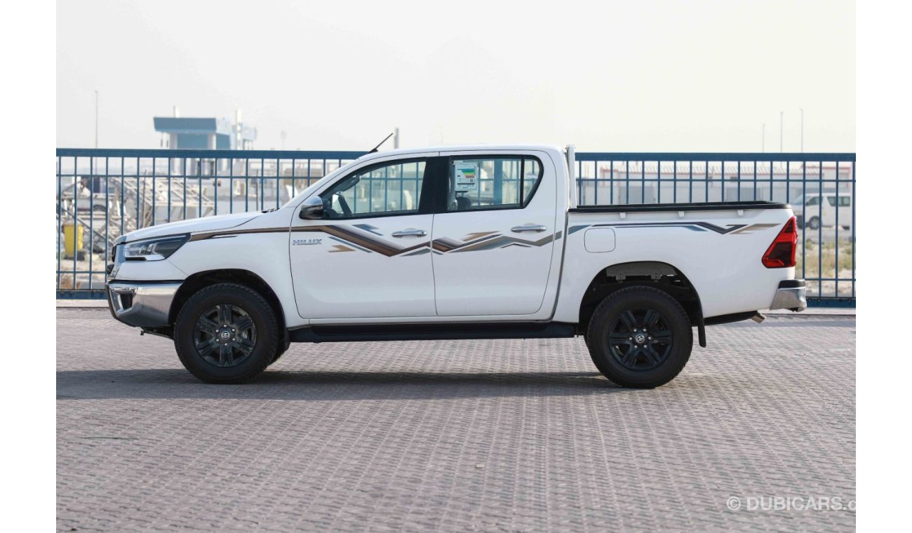 تويوتا هيلوكس تويوتا هيلوكس 2024 4x4 Double Cab 2.7 GLX - Super White من الداخل رمادي | للتصدير فقط