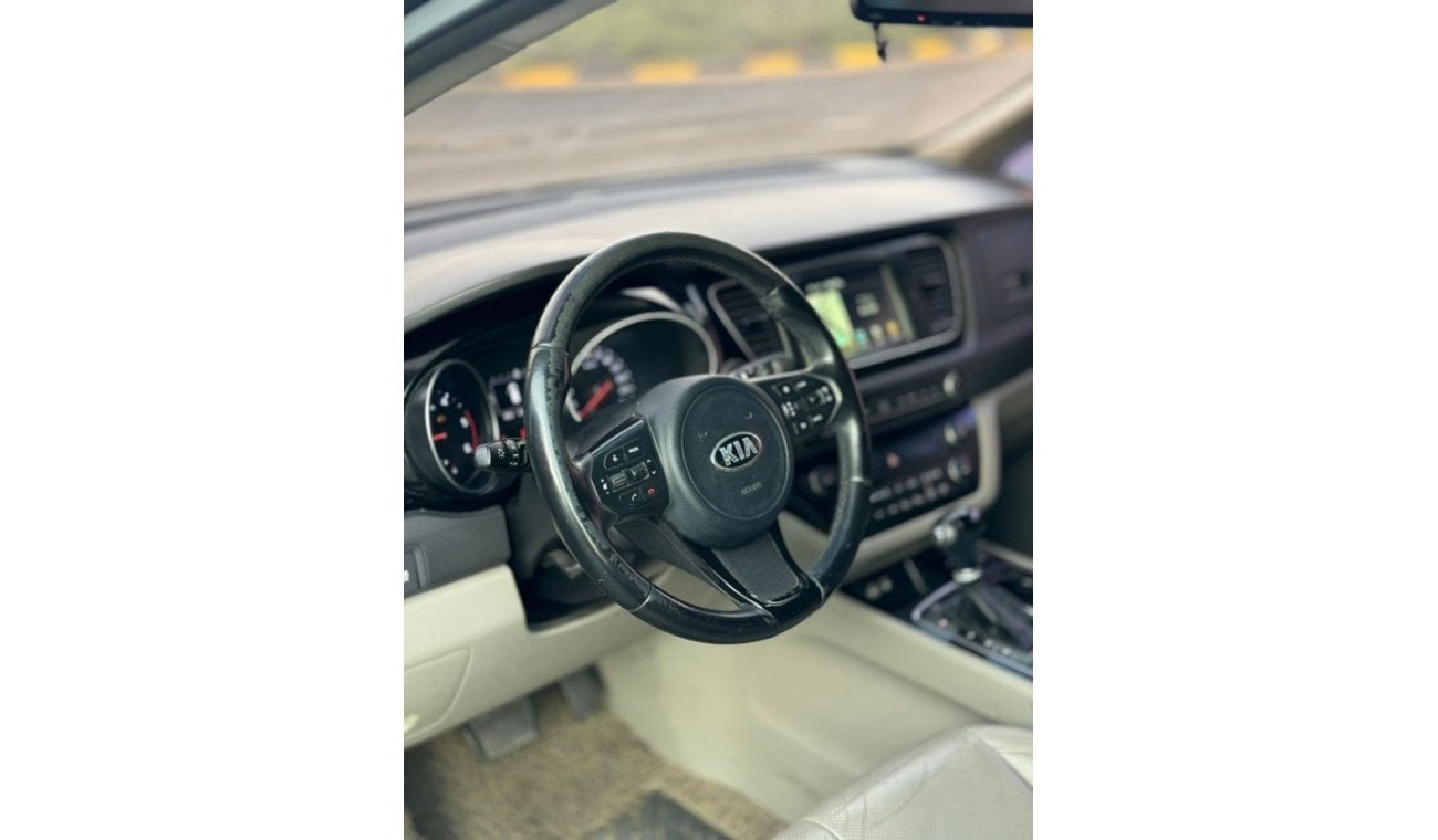 Kia Carnival EX 3.3L EX 2.2L