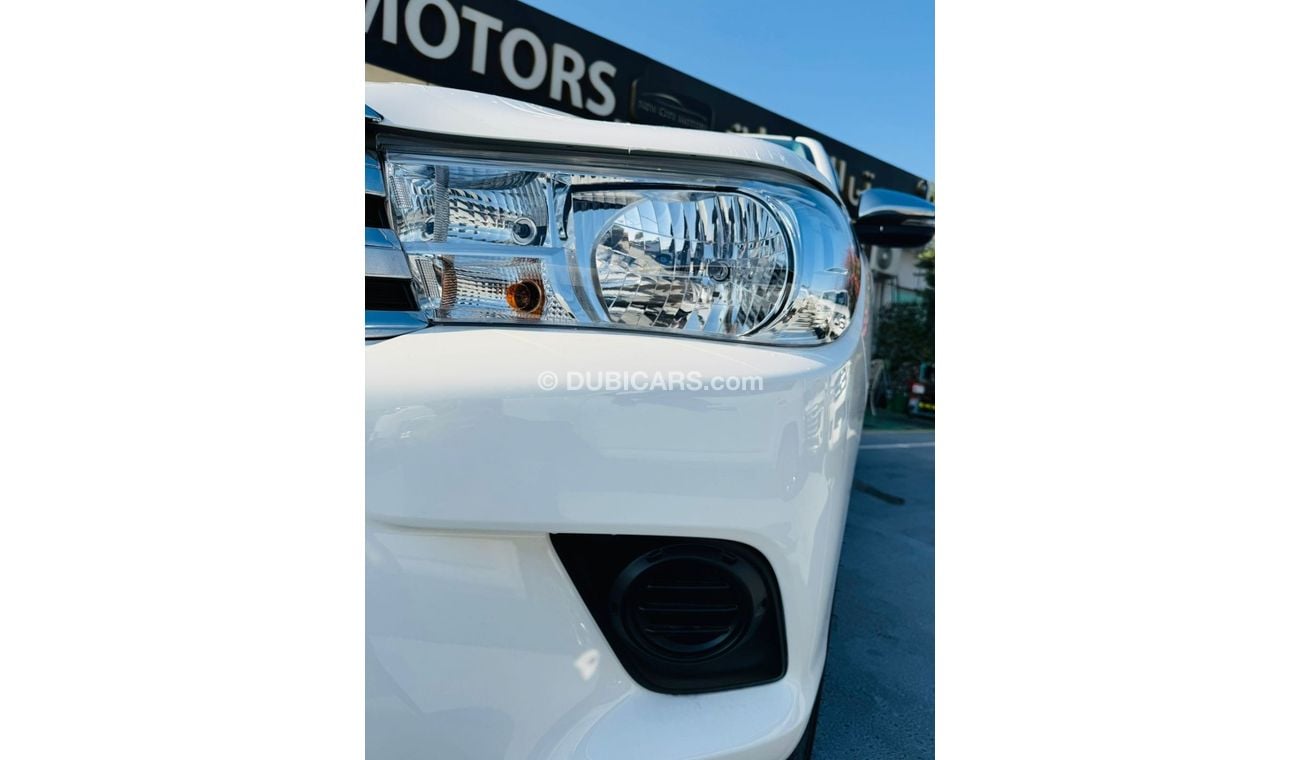 Toyota Hilux TOYOTA HILUX 2.7L PETROL BASIC OPTION WHITE 2025