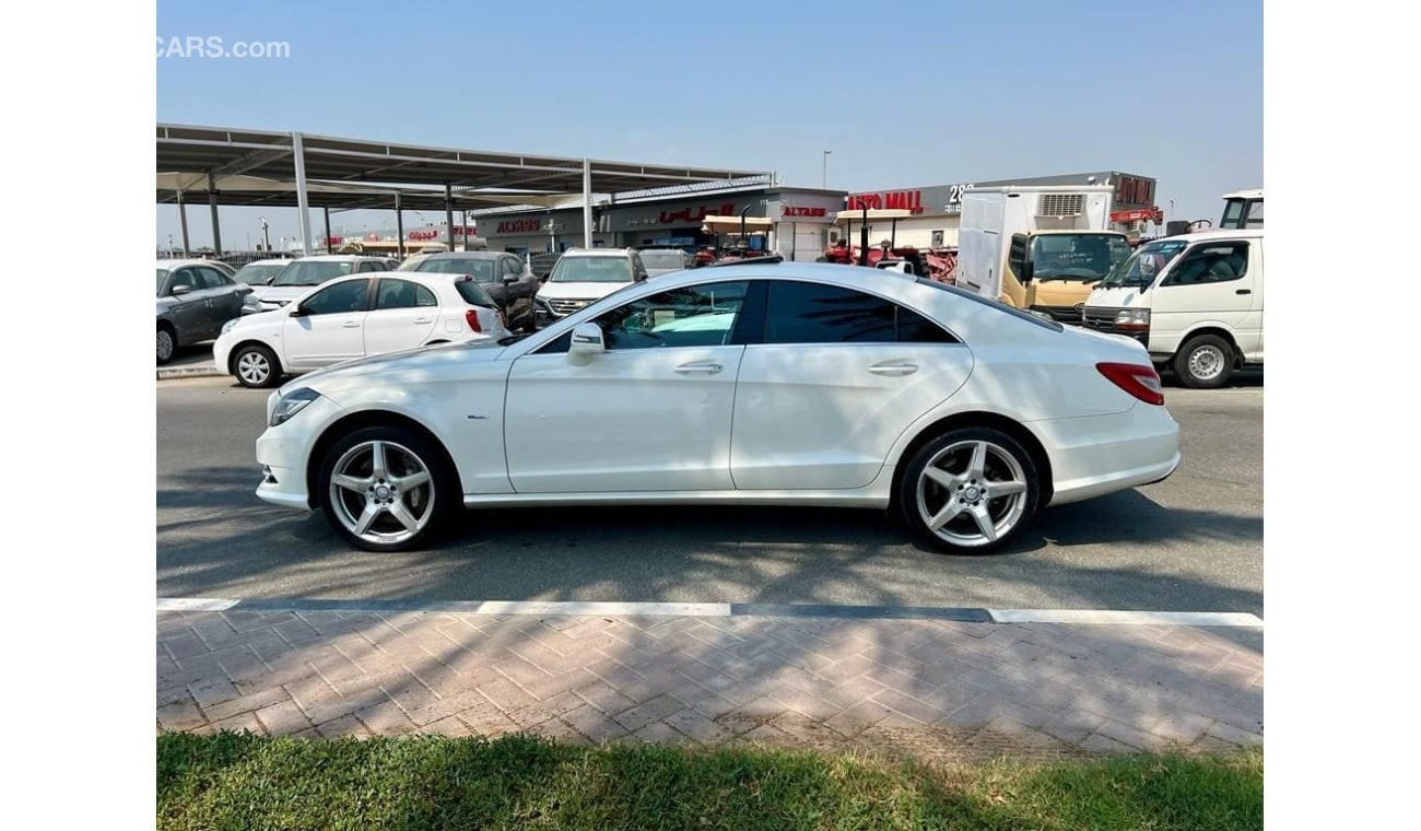 Mercedes-Benz CLS 550 Mercedes — Benz CLS 550 2012 Neat and clean