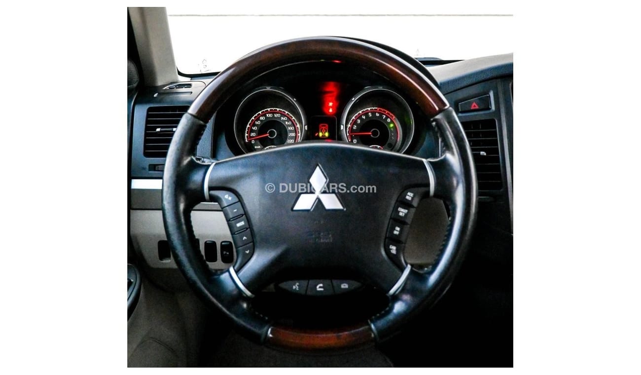 Mitsubishi Pajero GLS Top Mitsubishi Pajero 2013 GCC in excellent condition, inside and out