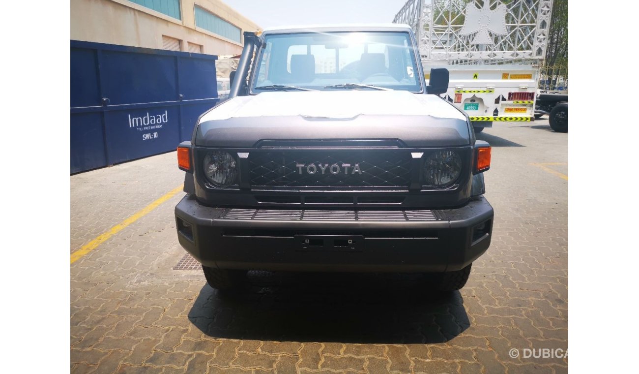 Toyota Land Cruiser Pick Up 79 SC 4.0L PETROL AUTOMATIC TRANSMISSION ( FOR RE-EXPORT OUTSIDE GCC COUNTRIES ONLY)