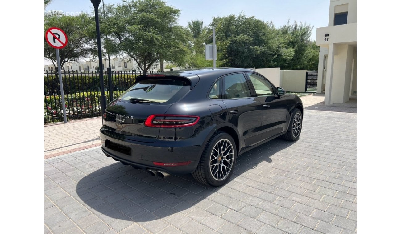 Porsche Macan S like new Macan S V6 GCC