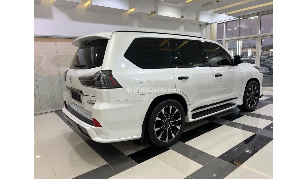 Lexus LX570 Black editionLEXUS570 S model 2021 under warranty GCC specifications only 46000km black edition