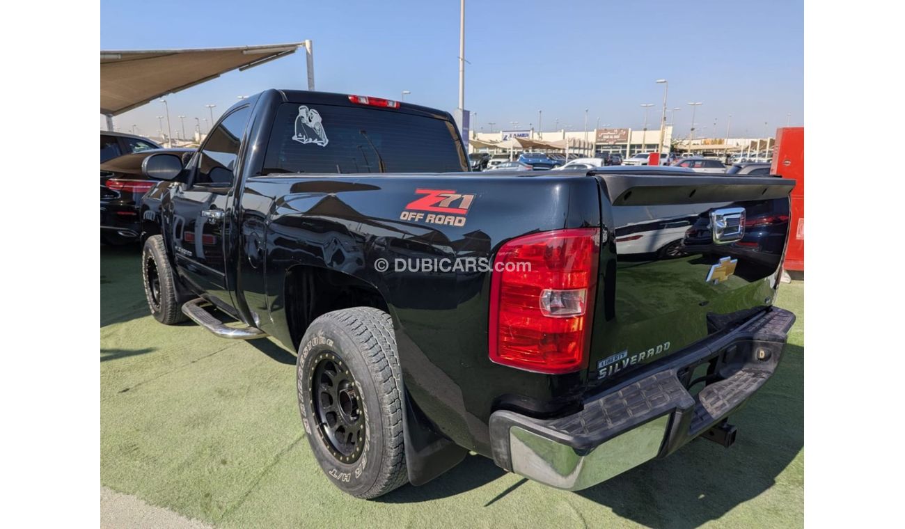 شيفروليه سيلفارادو Chevrolet Silverado 2013 GCC V8 engine 4.8 clean car no any work required just buy and drive availab