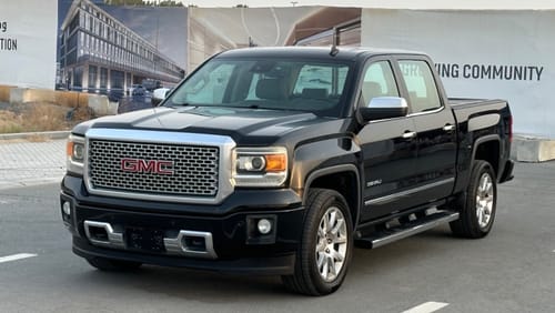 GMC Sierra 2500 Denali MODEL 2015 GCC CAR PERFECT CONDITION INSIDE AND OUTSIDE FULL OPTION SUN ROOF LEATHER SEA