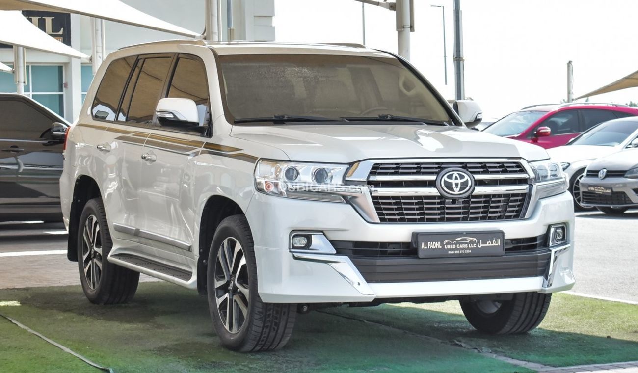 Toyota Land Cruiser GXR V8