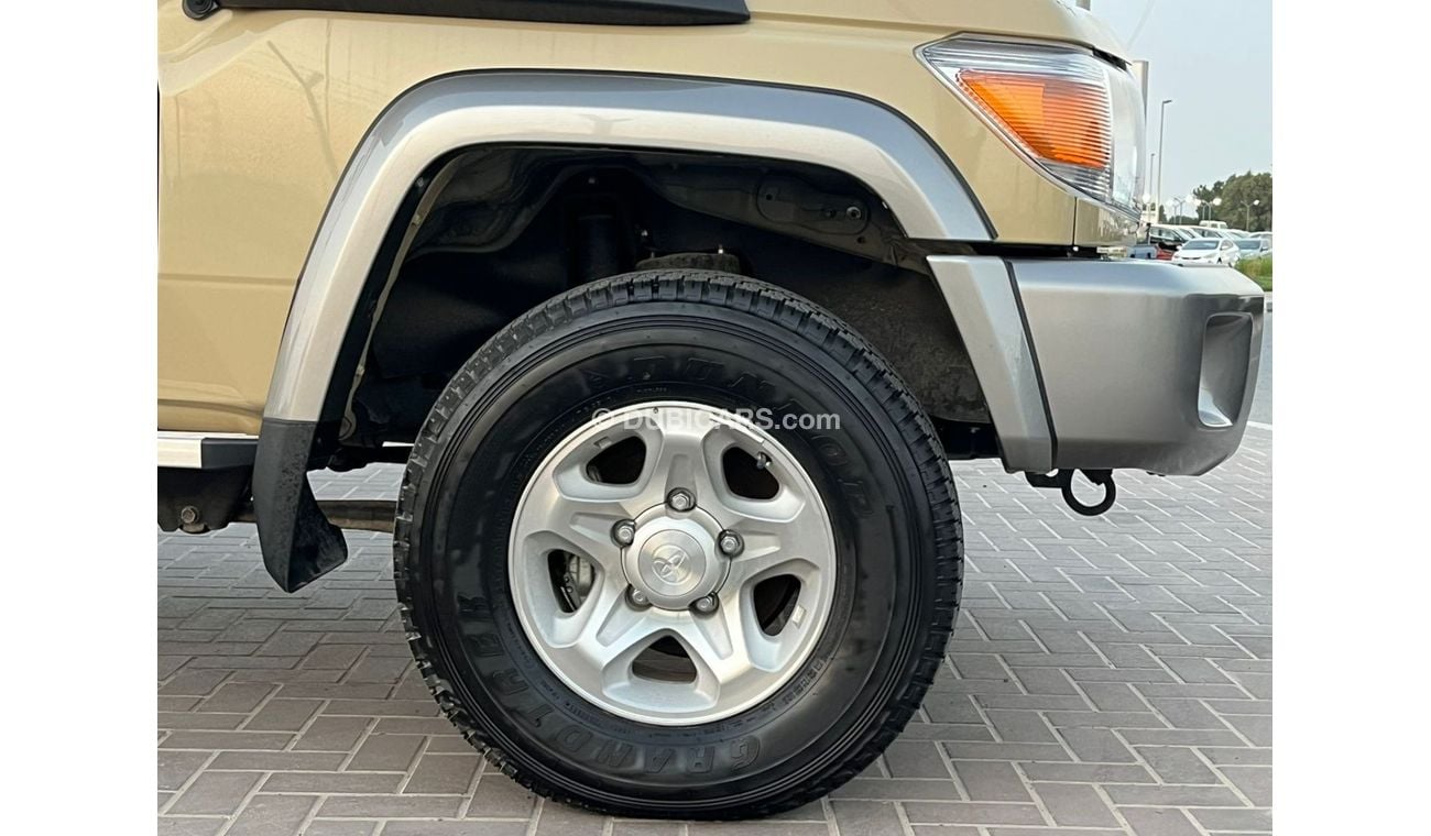 تويوتا لاند كروزر هارد توب TOYOTA LAND CRUISER 4.0 HARDTOP PETROL