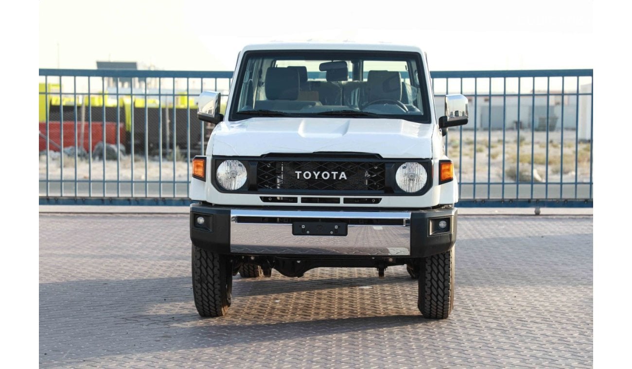 تويوتا لاند كروزر هارد توب 2024 Toyota LC 76 4.0 Hard Top Luxury 5DR - أبيض من الداخل رمادي مزرق | للتصدير فقط