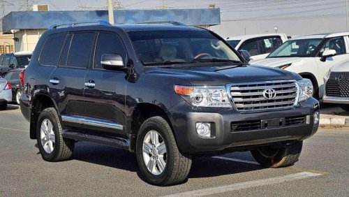 Toyota Land Cruiser GXR Toyota Landcuriser 2015  Petrol Left hand drive very excellent