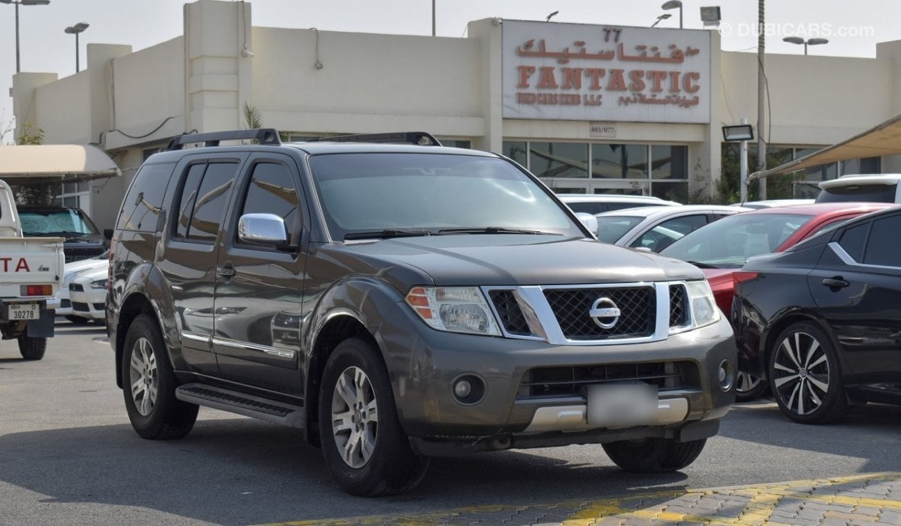 Nissan Pathfinder LE