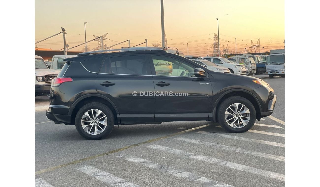 Toyota RAV4 2018 Toyota Rav4 XLE 4x4 Full Option Push Start - Sunroof - Hybrid Fuel - 40,000 Mileage