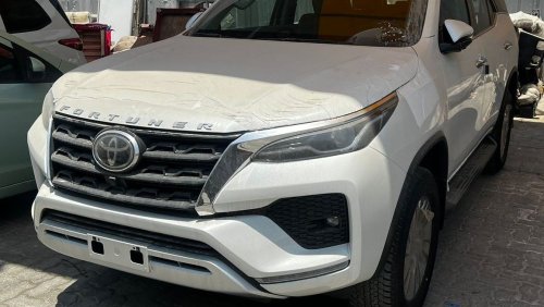 تويوتا فورتونر 2.8L A/T DIESEL FULL OPTION 2024 MODEL