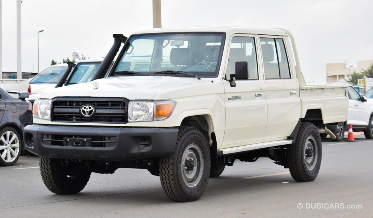 تويوتا لاند كروزر بيك آب DC 4.2L DIESEL MT 2023 Model