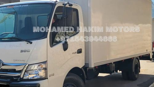 Hino 300 2023 Hino 916 with box 6.1T Diesel Manual Transmission