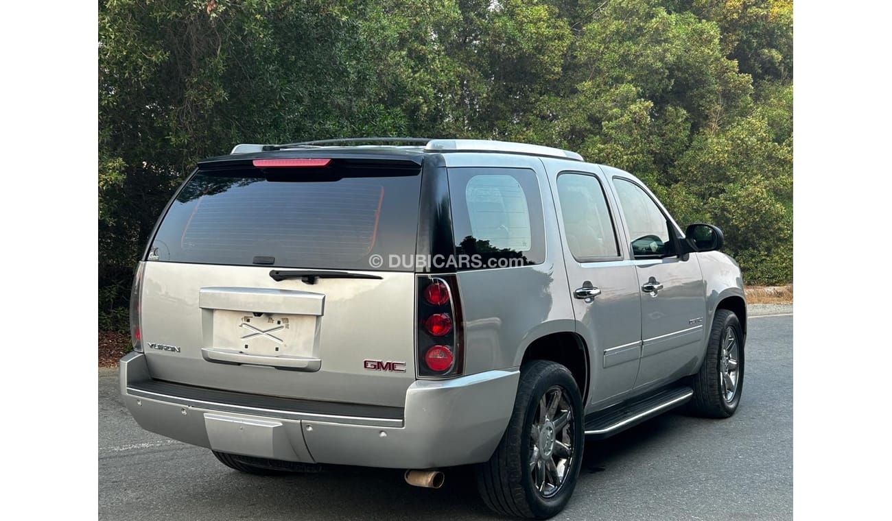 GMC Yukon Denali 6.2L (9 Seater)