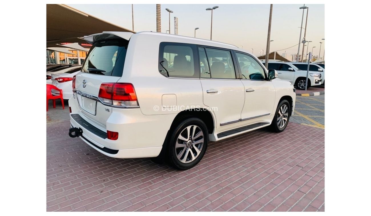 Used Toyota Land Cruiser GXR 2020 for sale in Sharjah - 616211