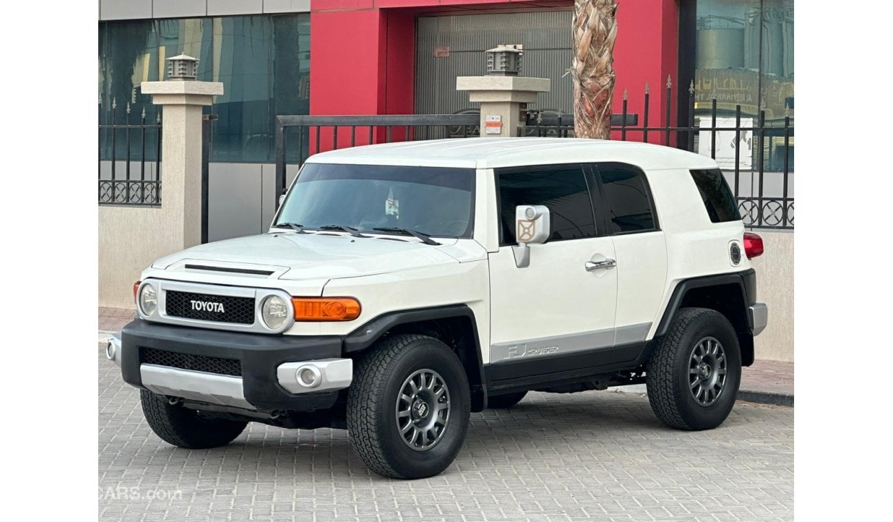 Toyota FJ Cruiser فل مواصفات خليجيه