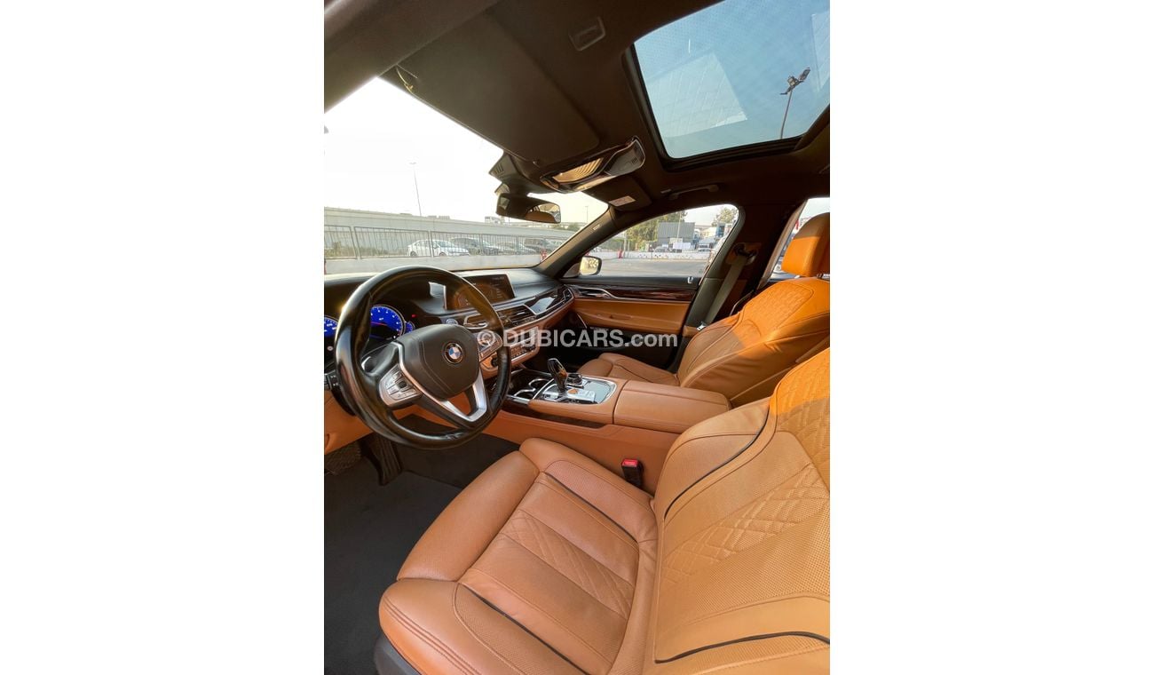 بي أم دبليو 750Li Luxury 4.4L (523 HP)