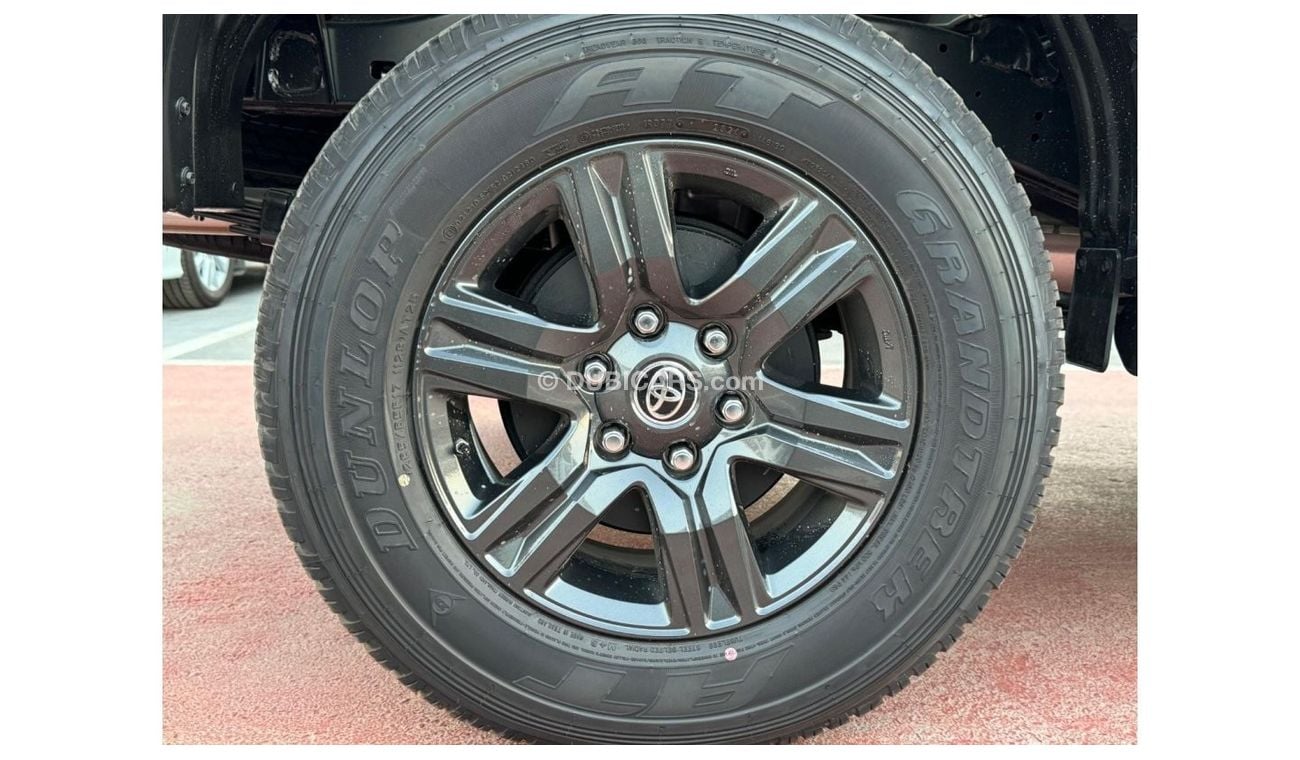 تويوتا هيلوكس TOYOTA HILUX 4.0 AT FENDER WHITE 2025