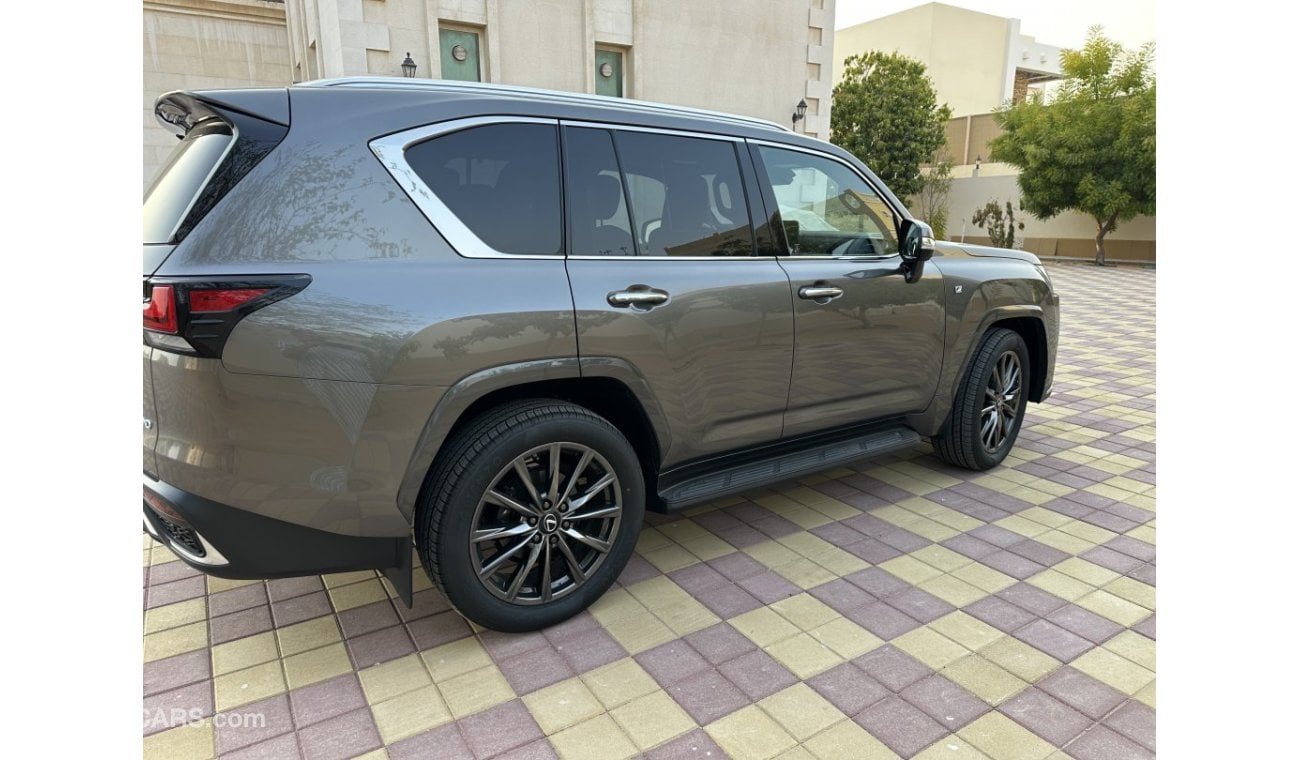 Lexus LX600 F- Sport