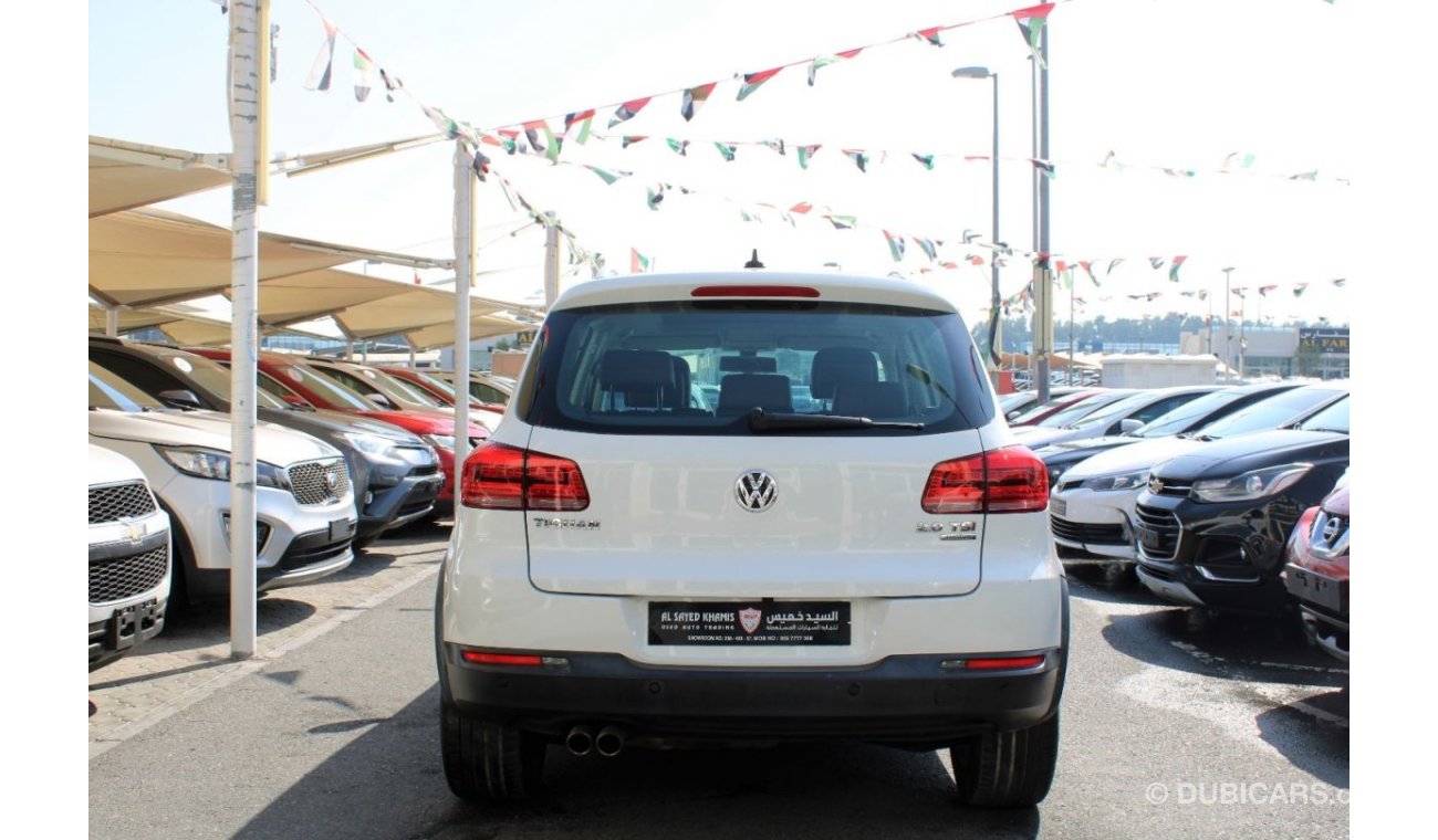 Volkswagen Tiguan SEL ACCIDENTS FREE - GCC - PERFECT CONDITION INSIDE OUT - 2000 CC