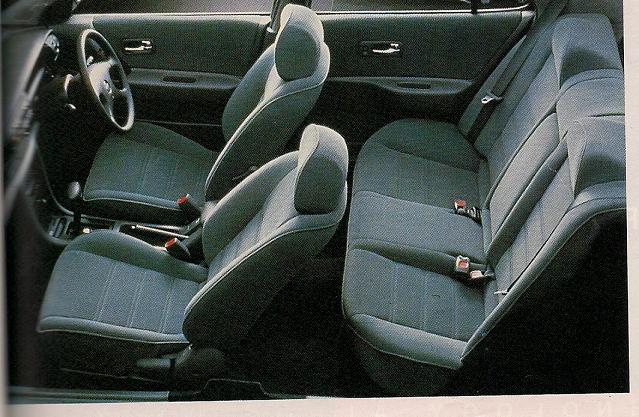 نيسان بلوبيرد interior - Seats