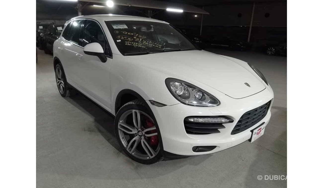 Porsche Cayenne PORSCHE CAYENNE TURBO 4.8L 2011, 18-WAY ADJUSTIVE SEATS, 22 INCH ALLOY WHEELS, AND MORE..