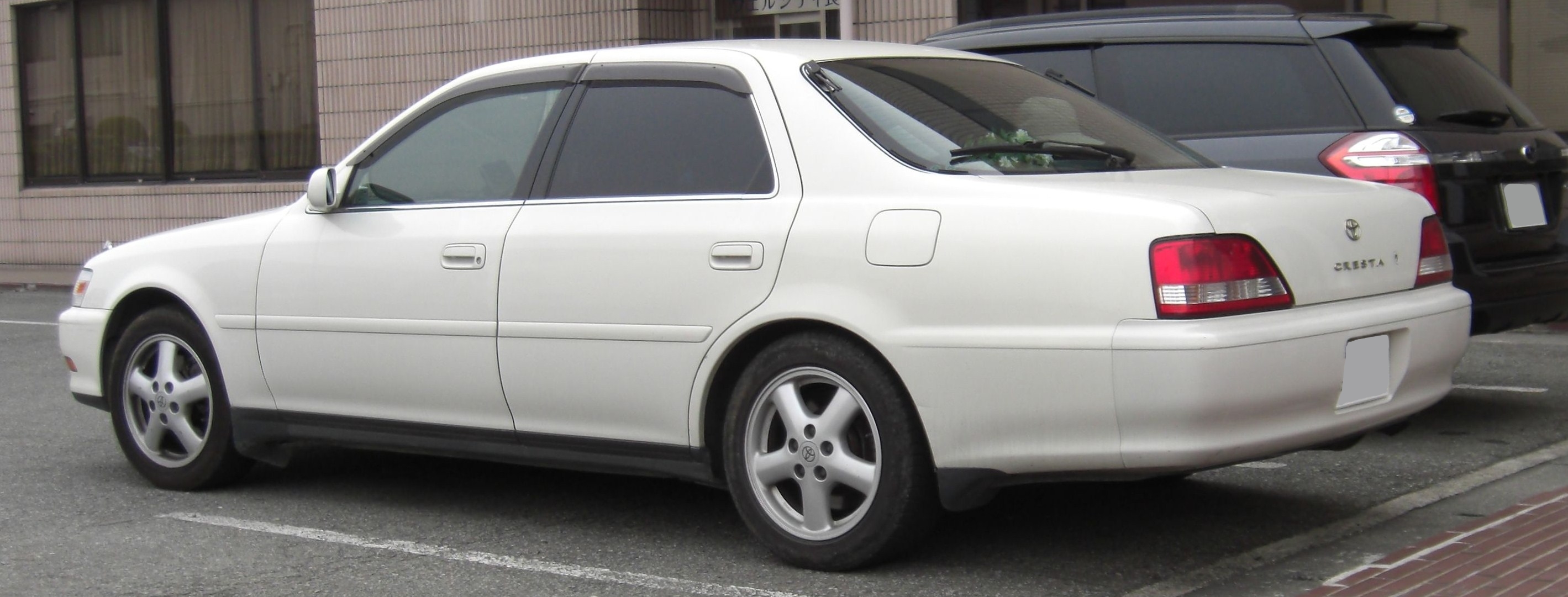 Toyota Cresta exterior - Rear Right Angled