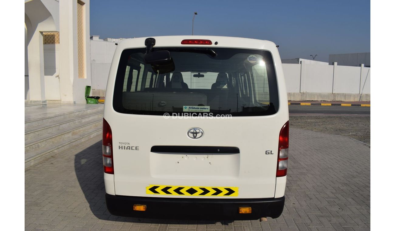 Toyota Hiace GL - Standard Roof Toyota Hiace Bus 13 seater, Model:2016. excellent condition