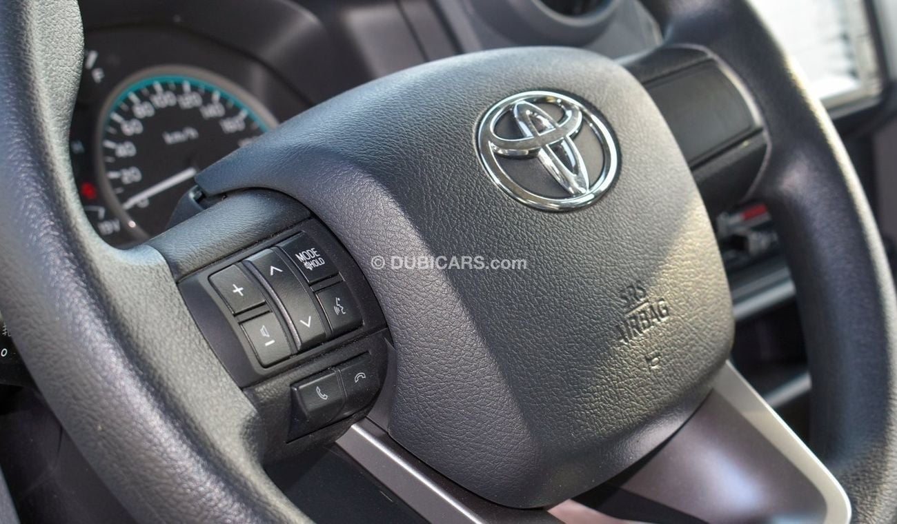 Toyota Land Cruiser Pick Up 4.5 L Diesel V8 Mid Option