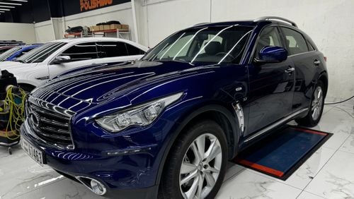 Infiniti QX70 3.7L Full Option