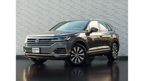 Volkswagen Touareg AED 2,280 PM • TOUAREG 3.0L V6 COMFORTLINE • LOW KM • OFFICIAL VOLKSWAGEN AL NABOODA SERVICE HISTORY