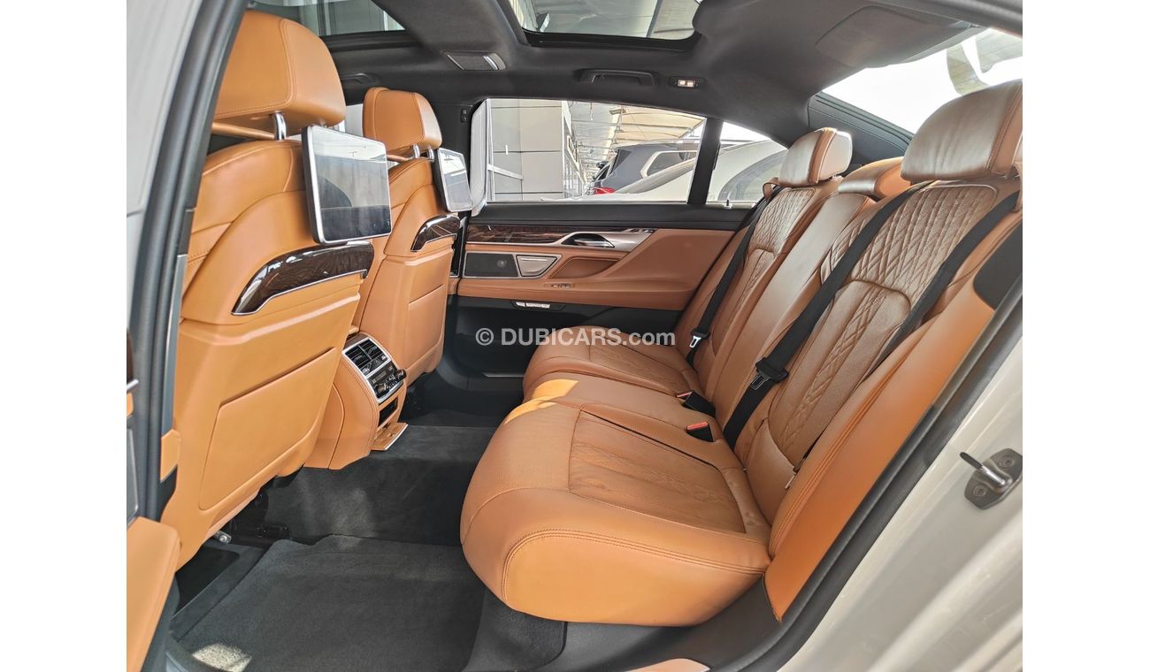 بي أم دبليو 740Li AED 3,300 P.M | 2016 BMW 740L Ii M-SPORT | ORIGINAL PAINT | FULLY LOADED VIP | GCC | LOW KM