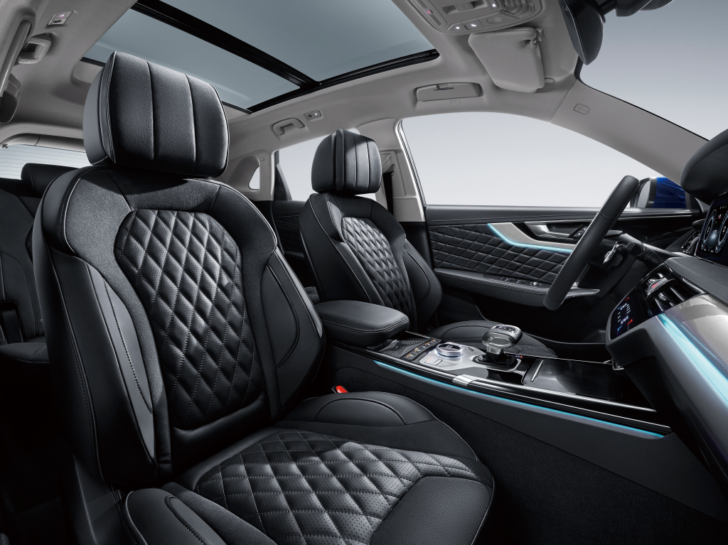 هونغشي HS5 interior - Front Seats