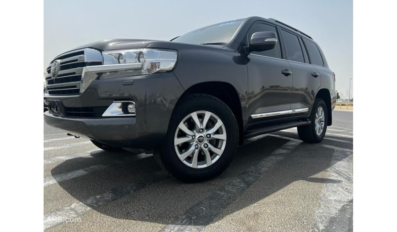 Toyota Land Cruiser VXR English