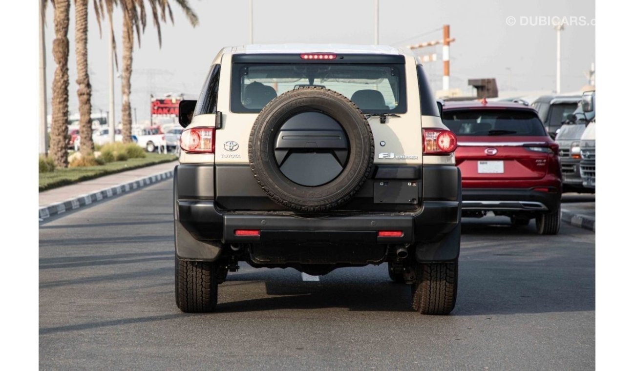 Toyota FJ Cruiser 2023 Toyota FJ Cruiser 4.0 Final Edition W/O JBL +CRWL - Beige inside Black & Beige