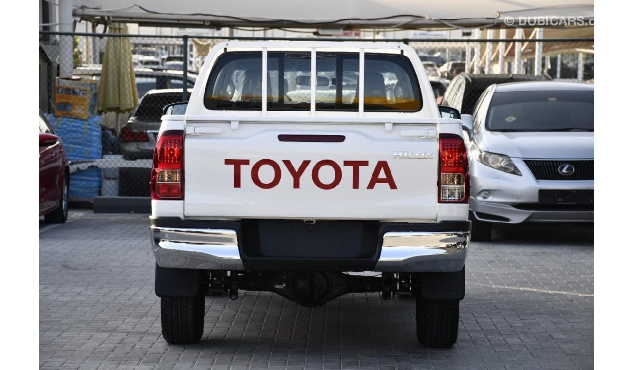 Toyota Hilux Still Bumper | 2.4 L | V4 | Manual | Petrol