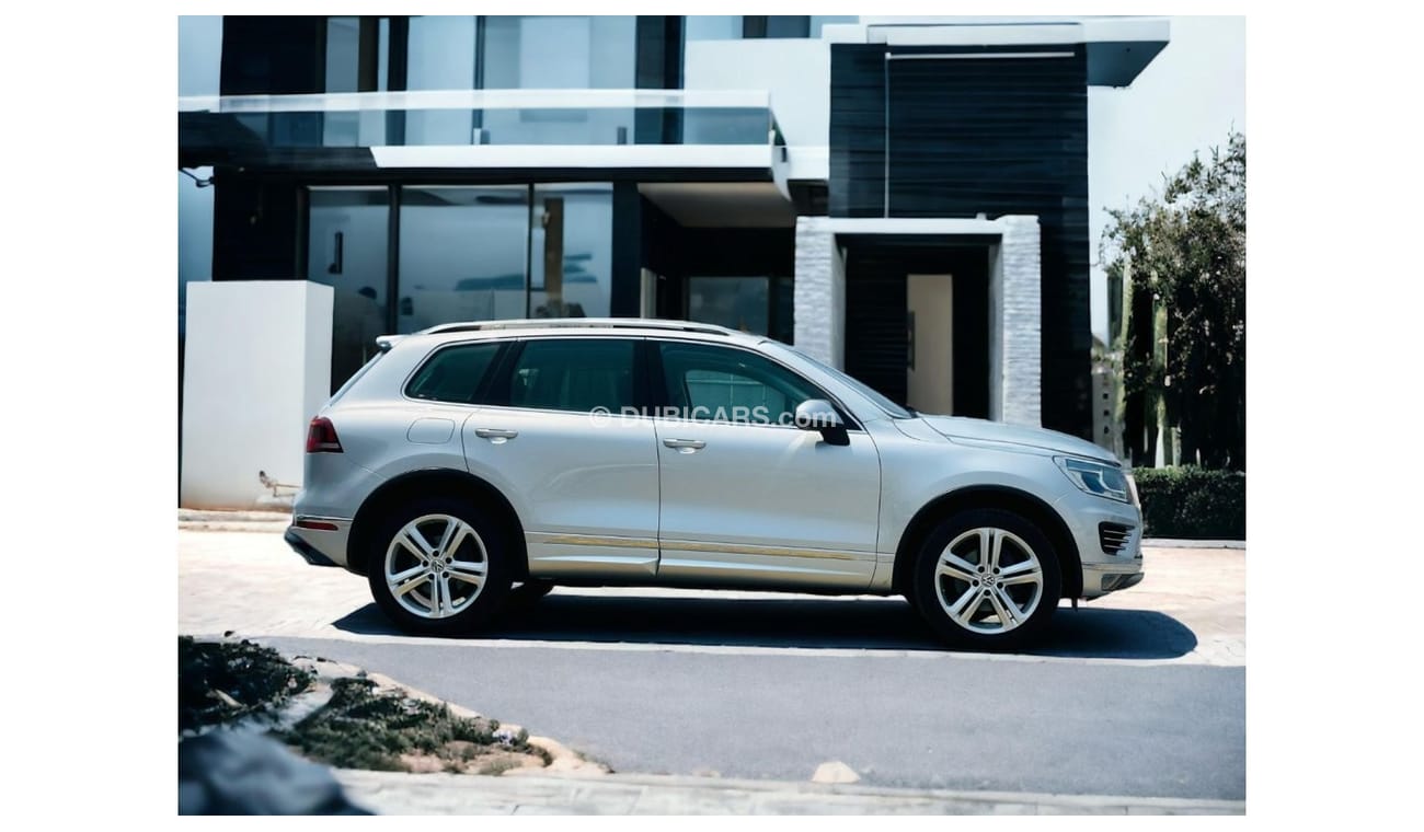 فولكس واجن طوارق هايلاين بلس AED 1,585 PM AVAILABLE | FSH | LOW MILEAGE | VOLKSWAGEN TOUAREG 2018 R-LINE | V6