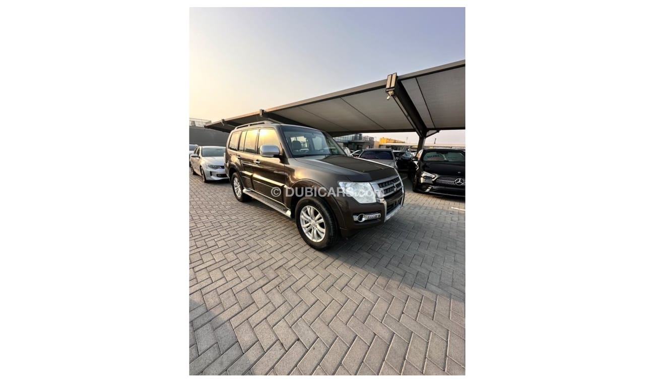 Mitsubishi Pajero GLS Highline خليجي خاليه من الحوادث