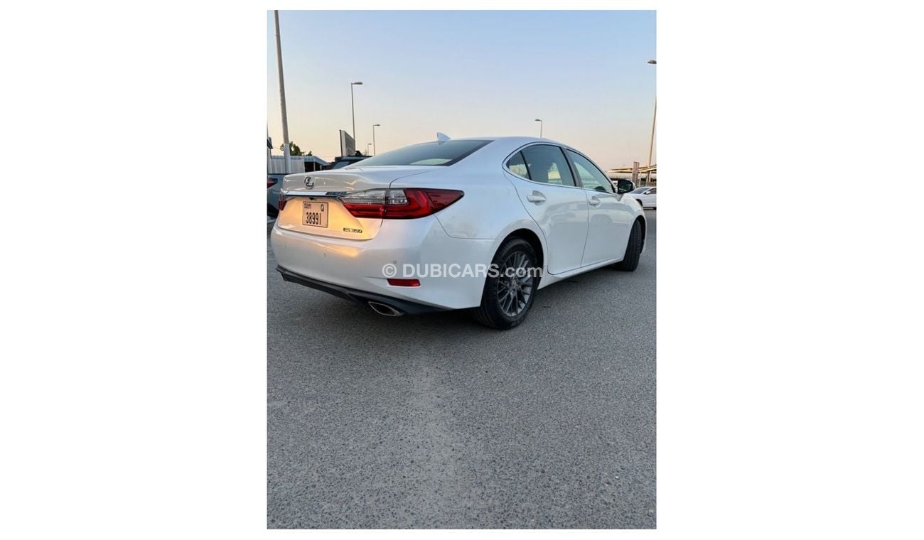 Lexus ES350 Platinum Lexus ES350 2018 with engine capacity 3.5 in perfect condition 163,000 km cable car