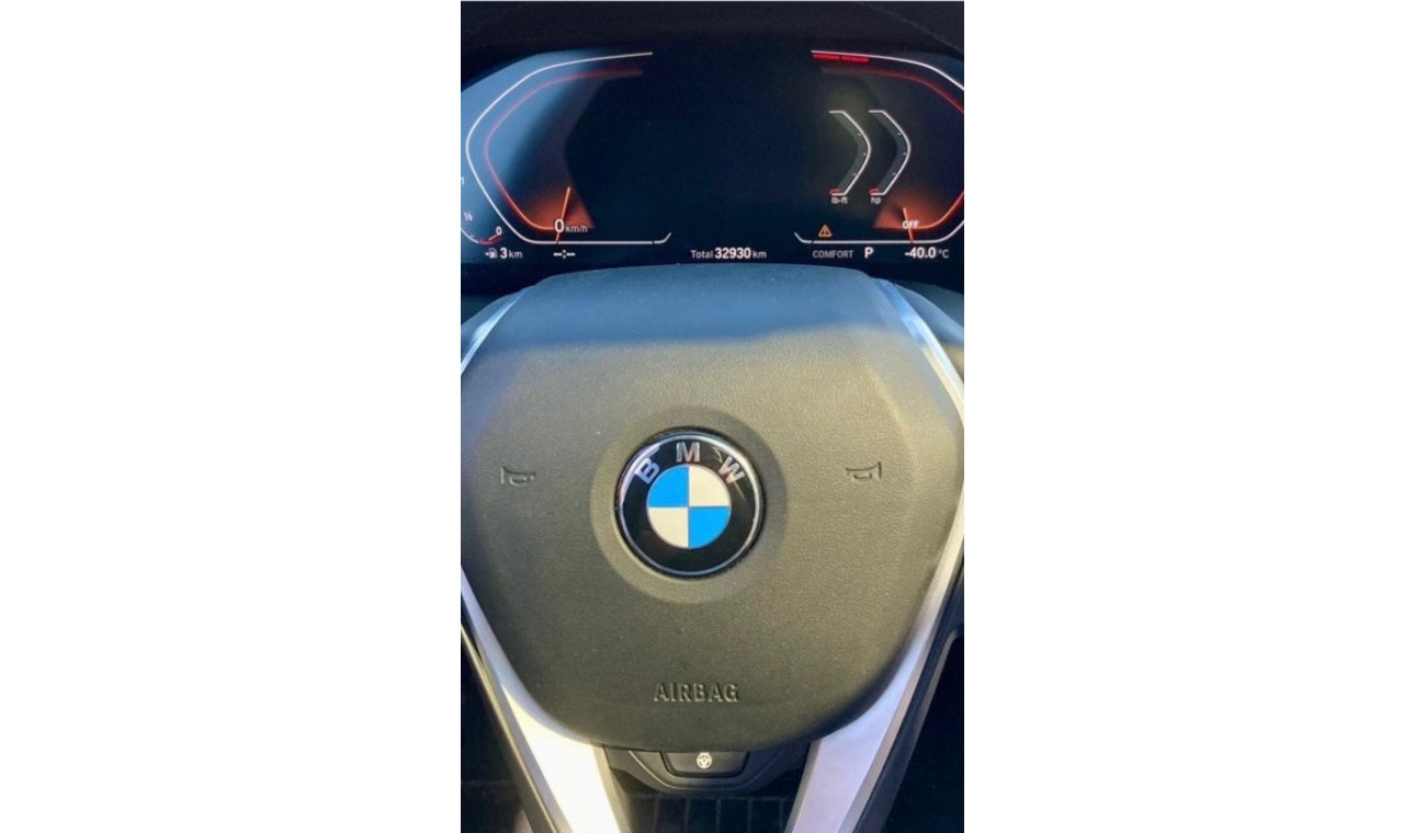 BMW 330i X drive exclusive very low km