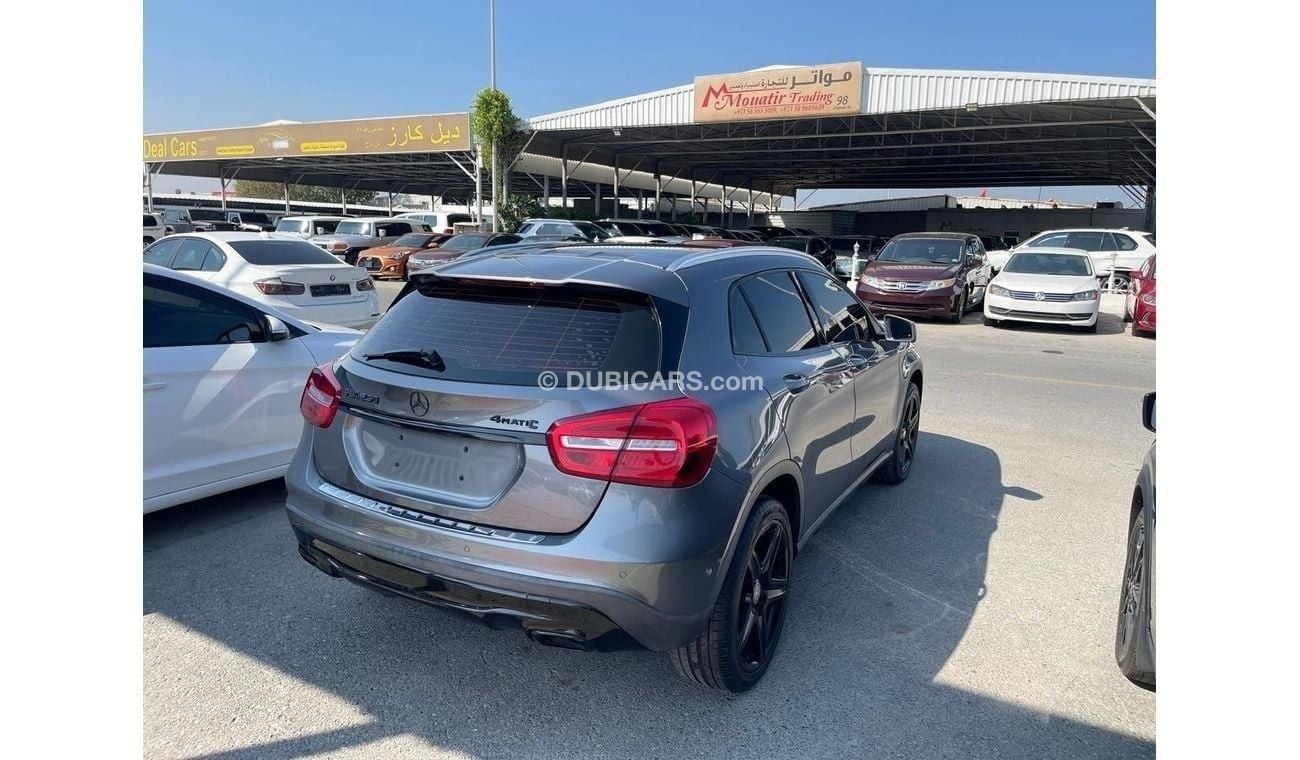 Mercedes-Benz GLA 250 Std 2.0L (211 HP)