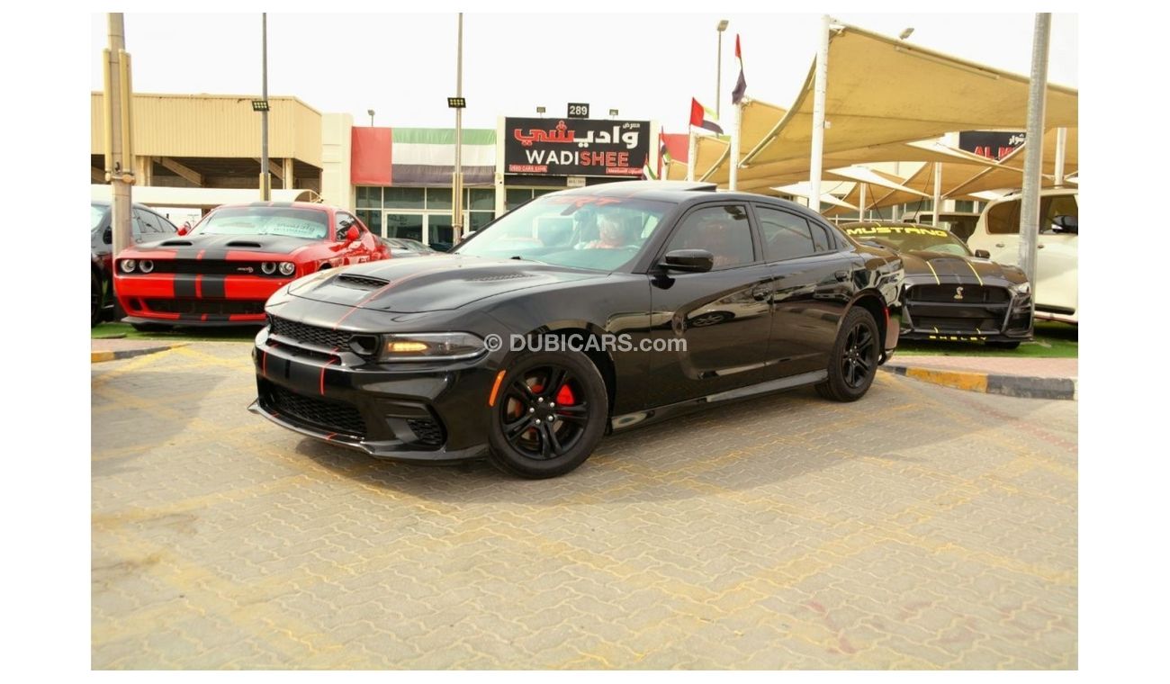 Dodge Charger 3.6L SXT Plus The base engine is a 3.6-liter V6 with 292 horsepower and 352 Nm of torque. The engine