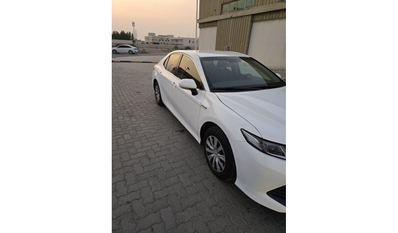 Toyota Camry middle