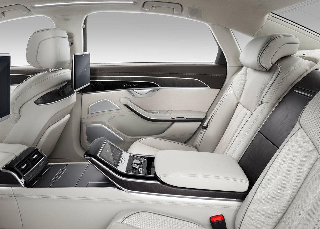 أودي A8 interior - Rear Seats