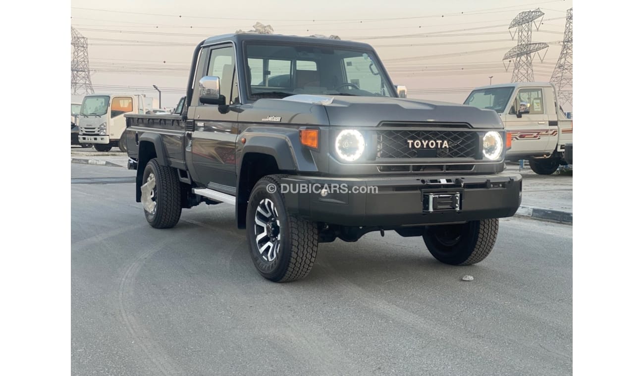 تويوتا لاند كروزر بيك آب 4.0L Full Option